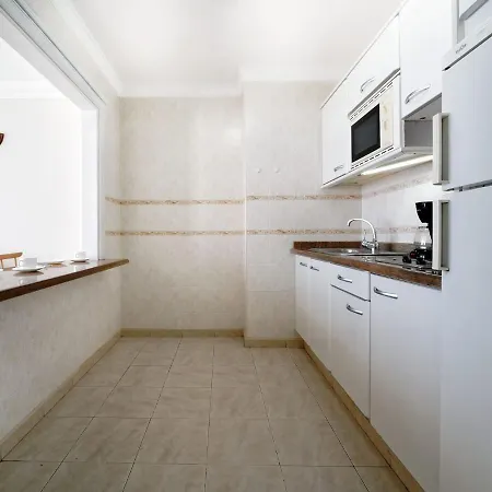 One Bedroom With Ocean View, Wifi And Pool Апартаменти