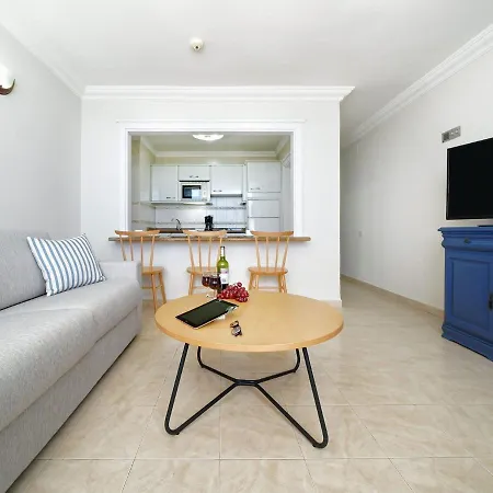 One Bedroom With Ocean View, Wifi And Pool Апартаменти